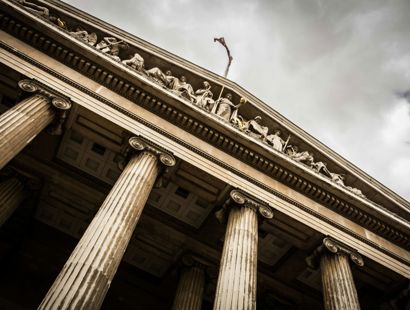 Picture of outside a court building.