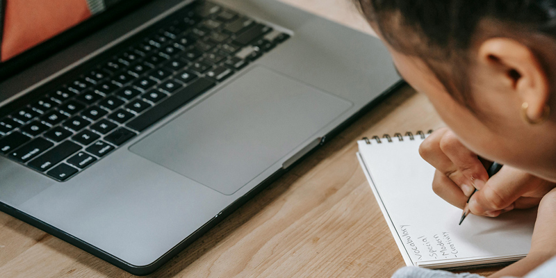 child learning online