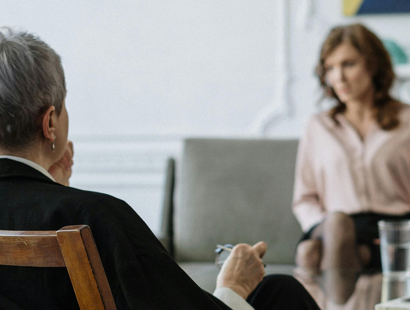 A grey-haired woman in the foreground facing a younger women, who looks frustrated. Understanding MIAMs: the first step in family mediation