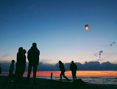 Silhouettes of various family members on a beach with the sun setting. “Think you know who your dependants are? Think again”:unexpected inheritance claims