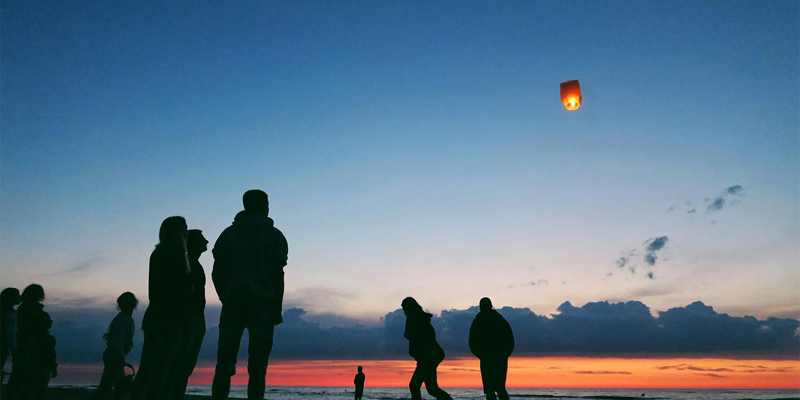 Silhouettes of various family members on a beach with the sun setting. “Think you know who your dependants are? Think again”:unexpected inheritance claims